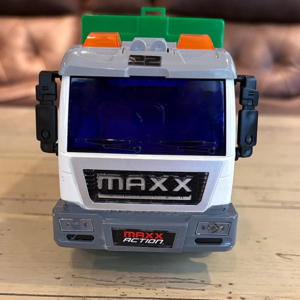 Maxx Action Lights/Sounds Revving Waste Removal Recycling Truck Toy - Picture 11 of 16
